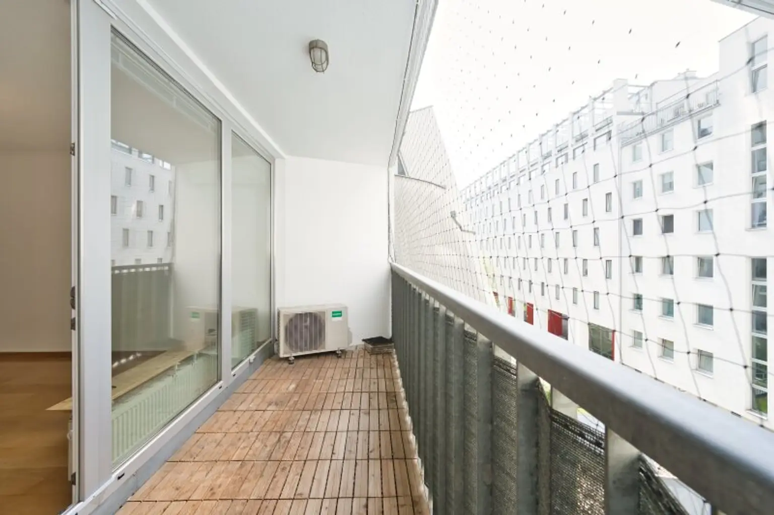 Moderne 2,5-Zimmer-Wohnung mit Balkon, Klimaanlage & hervorragender Anbindung
