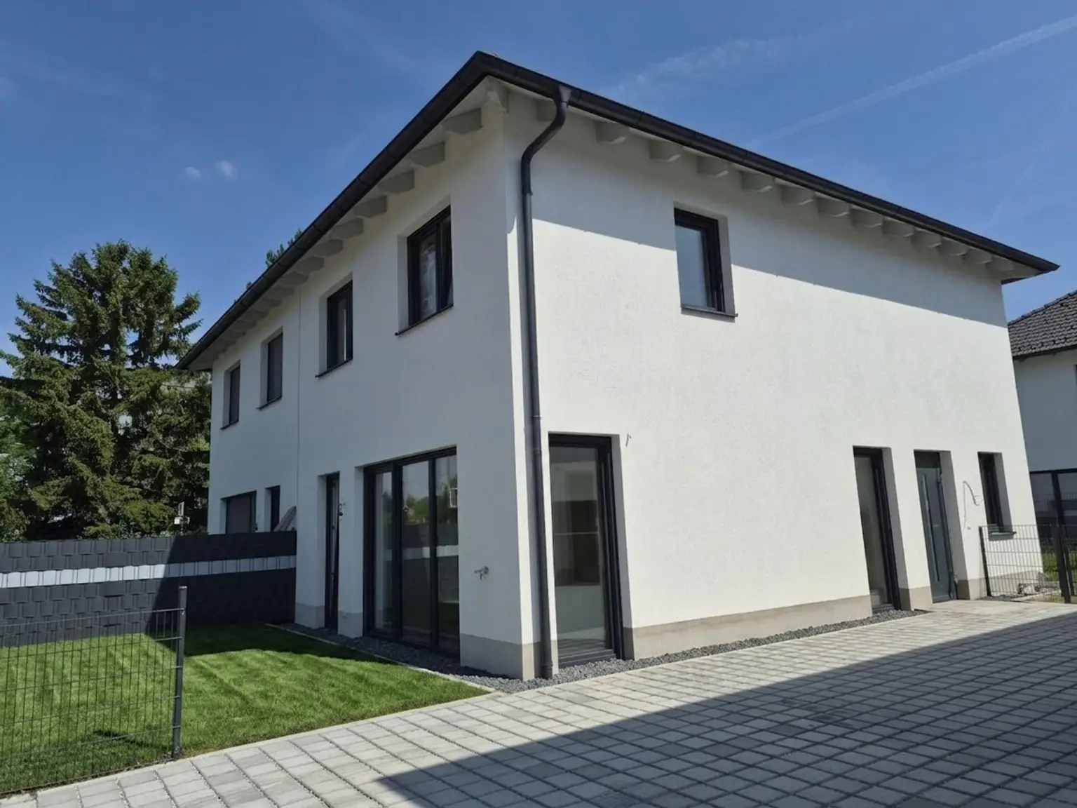 Neubau - Tolle Doppelhaushälfte belagsfertig - Neufelder See schnell erreichbar!