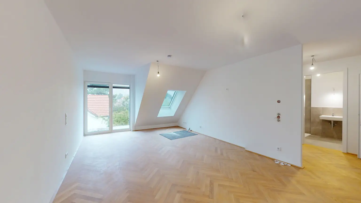 Hell, modern und offen – Wohnen im Dachgeschoss