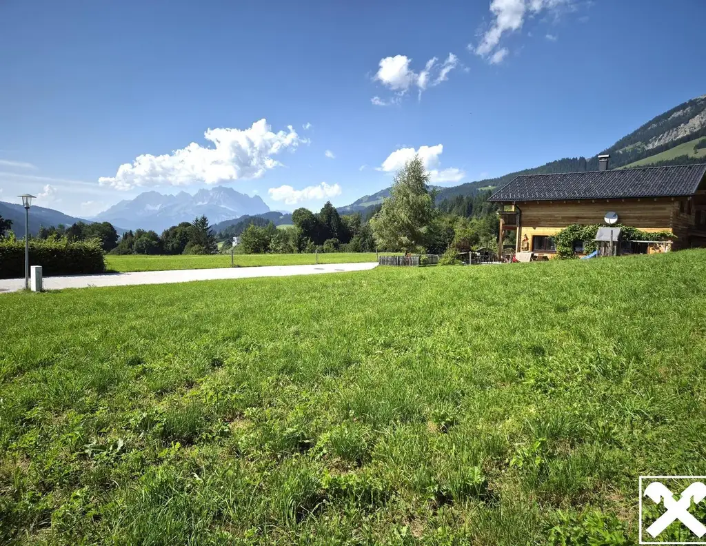 Sonniges Grundstück mit genehmigtem Bauplan