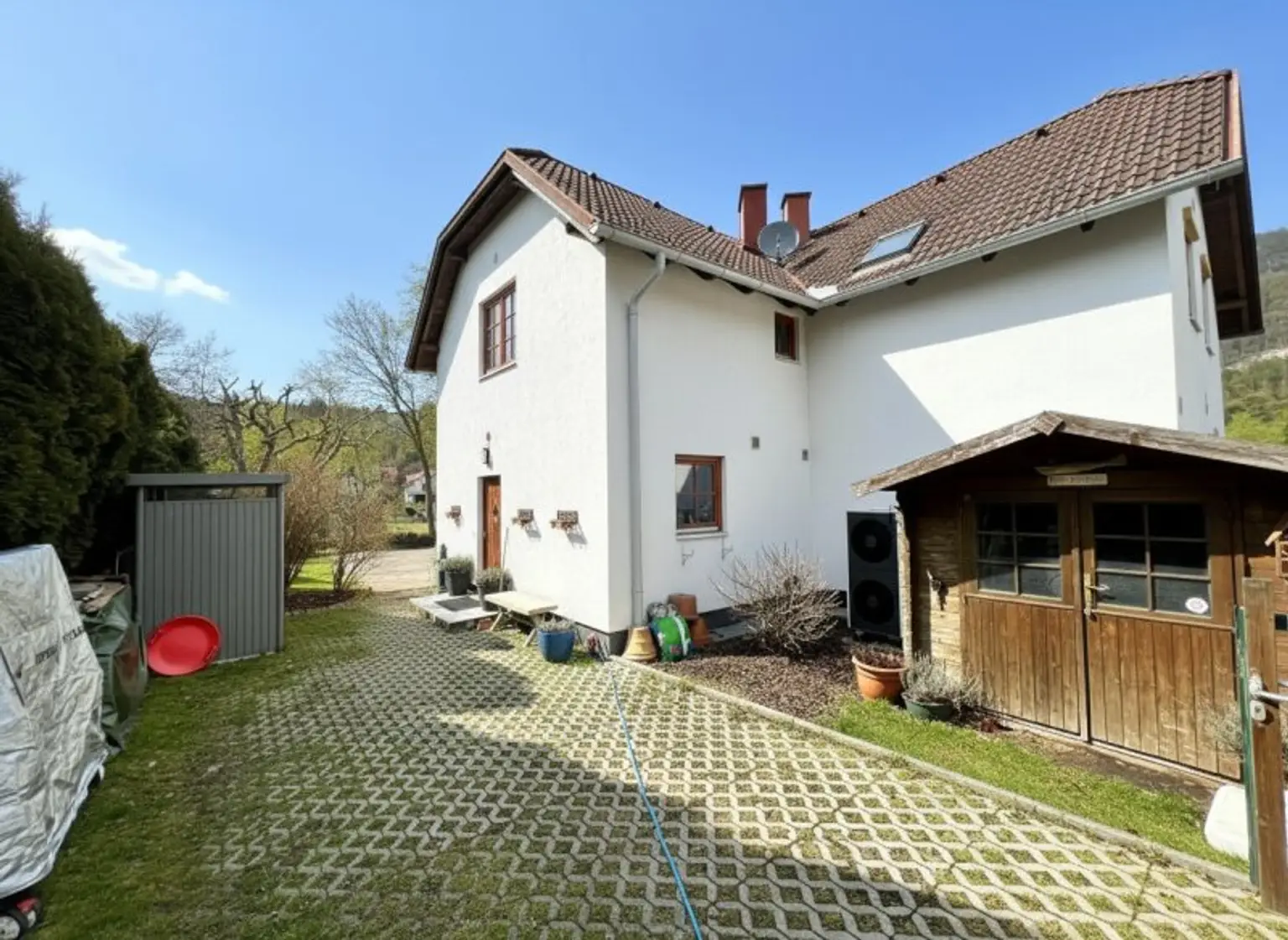 Familienhit mit Charme zum Toppreis (!) - gut geschnittene Doppelhaushälfte mit Garten & Pool in Gaaden