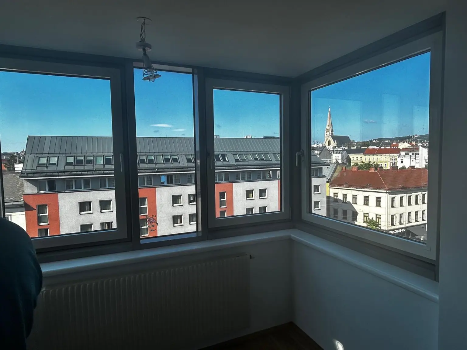 "mit Blick zum Wilhelminenberg"