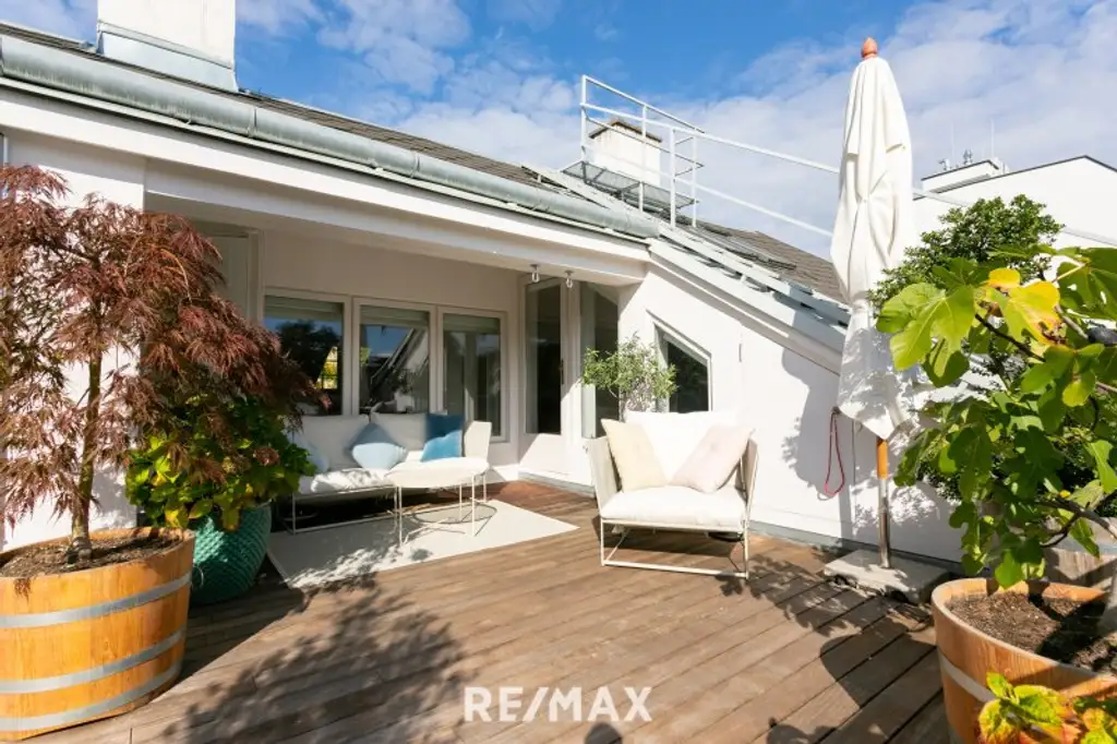 Alt-Hietzing - Luxuriöses Dachgeschoss mit Terrasse auf Wohnebene !
