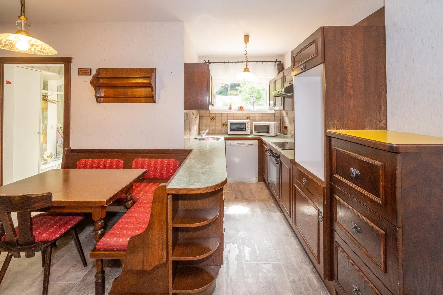 Gepflegtes Reihenhaus mit Garten, Terrasse und Garage in zentraler Lage!