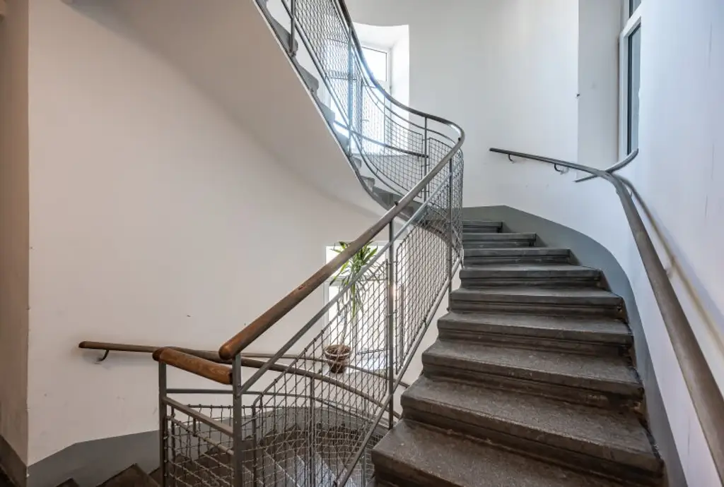 ++NEU++ 2-Zimmer Altbau-Wohnung zum Sanieren – entfalten Sie Ihr Wohntraum-Potenzial!