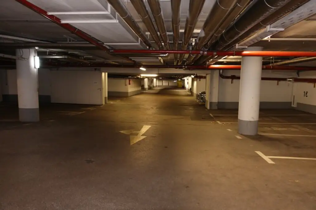 Garagenplätze gleich bei U4/U6 Längenfelgasse