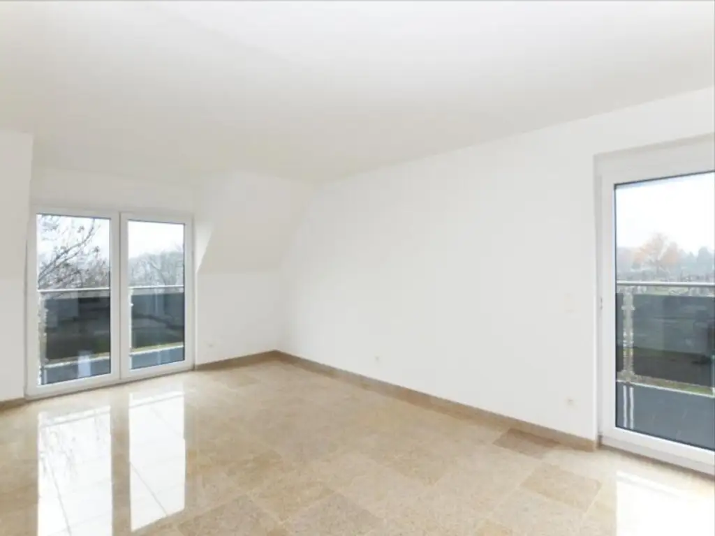 ATEMBERAUBENDE WOHNUNG MIT BALKON - ZENTRAL BEGEHBARE ZIMMER - KÜCHE - AB SOFORT!