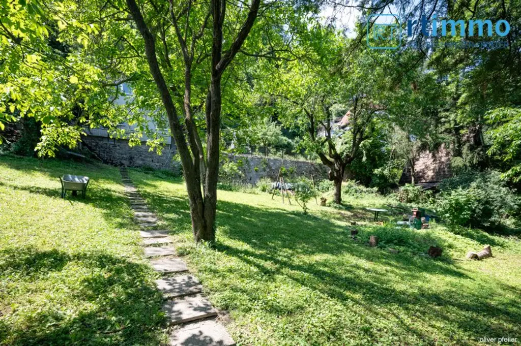 SELTENE GELEGENHEIT AM FUSSE DES KAHLENBERGS: Haus mit 835 qm Eigengrund zu kaufen + ca. 2500 qm anschließenden, sehr günstigen Pachtgrund zu übernehmen!