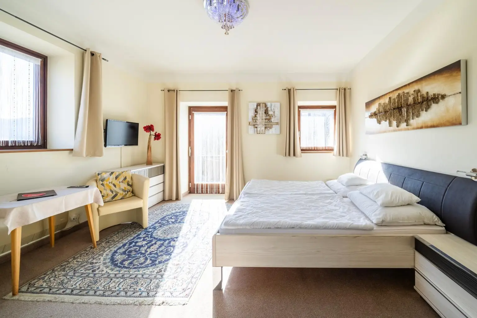 Apartment mit Balkon