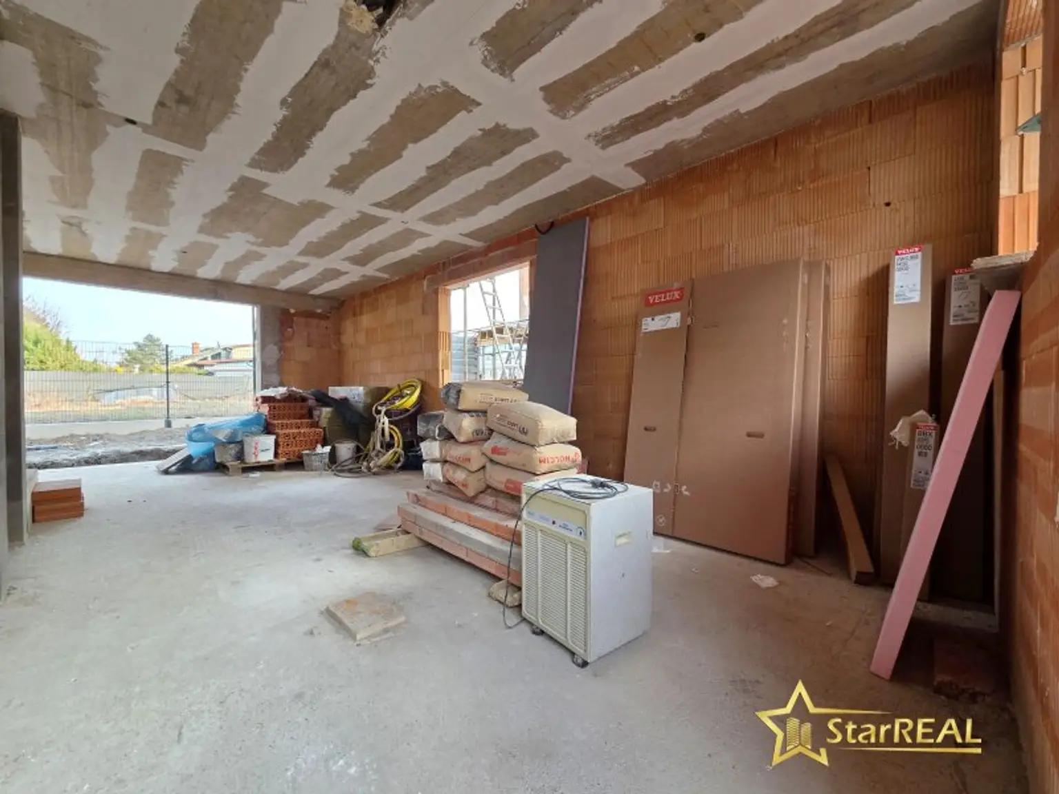 IN BAU! NÄHE GYM SIMONSGASSE. 5 ZIMMER-ZIEGELHAUS. KELLER. 90m² GARTEN. PHOTOVOLTAIK. TOP AUSSTATTUNG. PROVISIONSFREI für den Käufer.