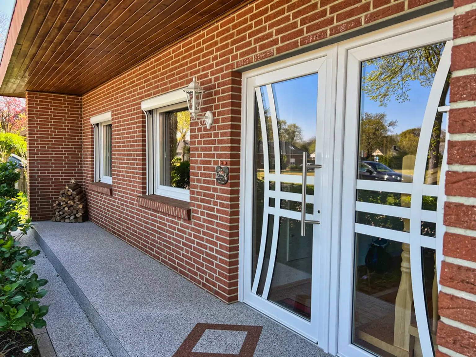 TOP-gepflegt & laufend renoviert! Bungalow mit schöner Gartenanlage!