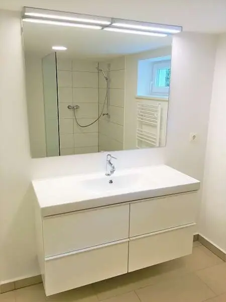 Badezimmer im Untergeschoss