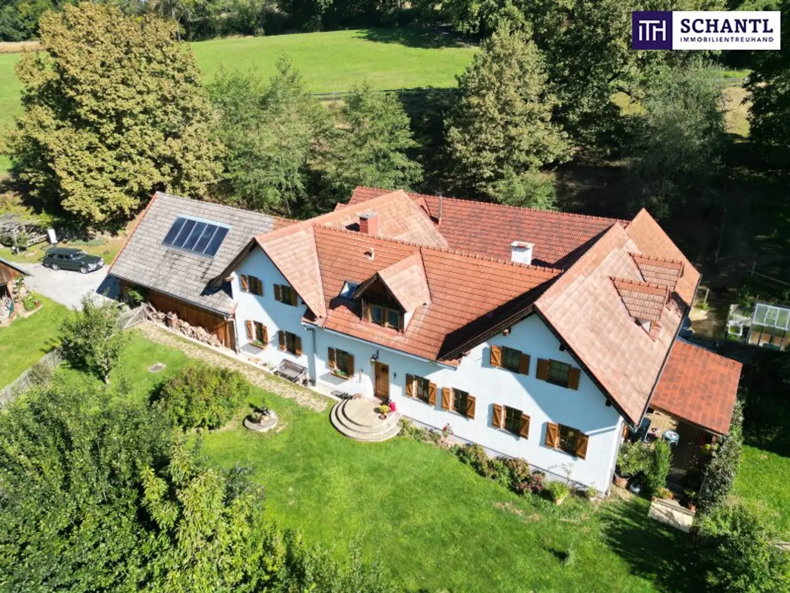 SENSATIONELLES JUWEL! Exklusiver Vierkanthof im Thermenland Steiermark – Wohnen, Reiten & Leben mit Pool und Natur!