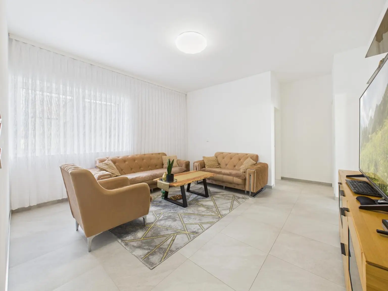 Kernsaniertes Anlageobjekt mit großzügigen Büroflächen und Wohneinheiten in 4050 Traun