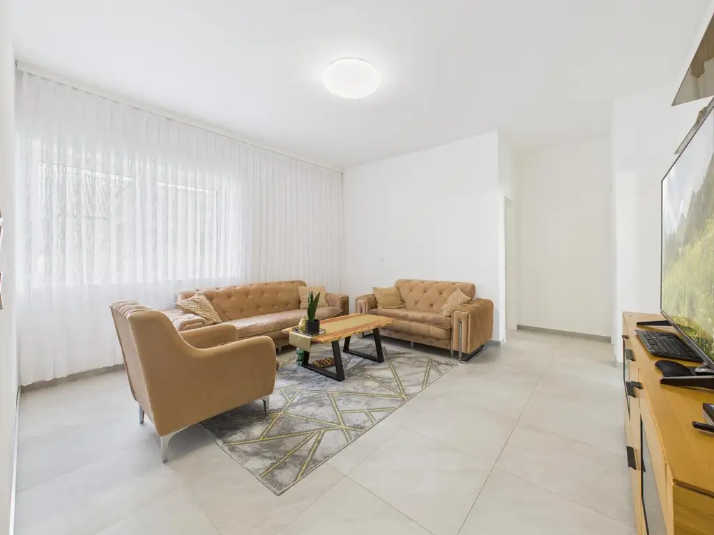 Kernsaniertes Anlageobjekt mit großzügigen Büroflächen und Wohneinheiten in 4050 Traun