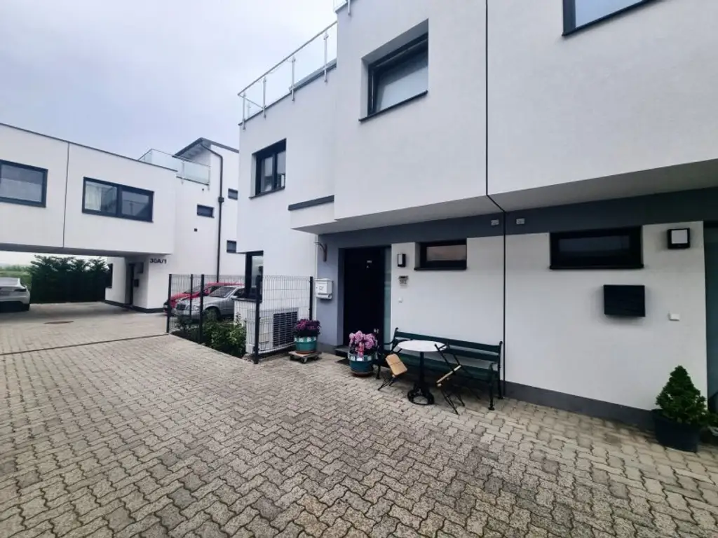 Ruhiges Wohnen vor den Toren Wiens – 6 Zimmer, 2 Bäder, Garten, Wintergarten & zwei Stellplätze