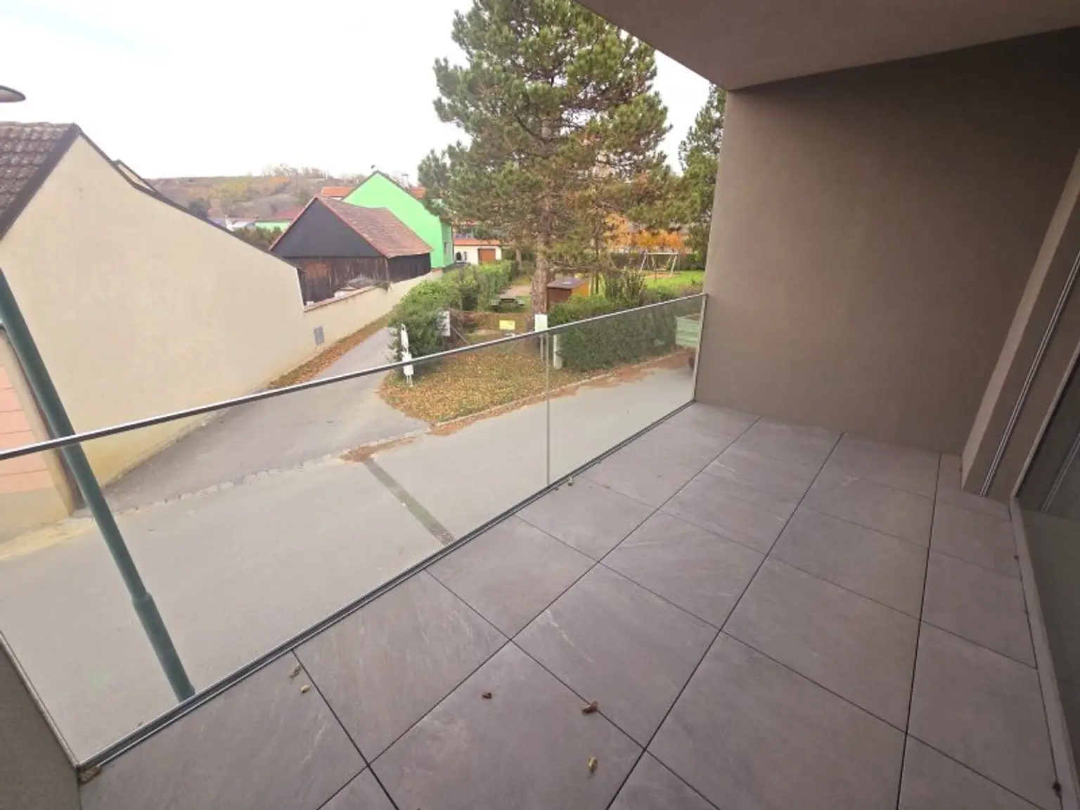 + ERSTBEZUG + Weinviertel + Moderne 2-Zimmer-Wohnung mit Loggia in Münichsthal –  20 Minuten von Wien entfernt +