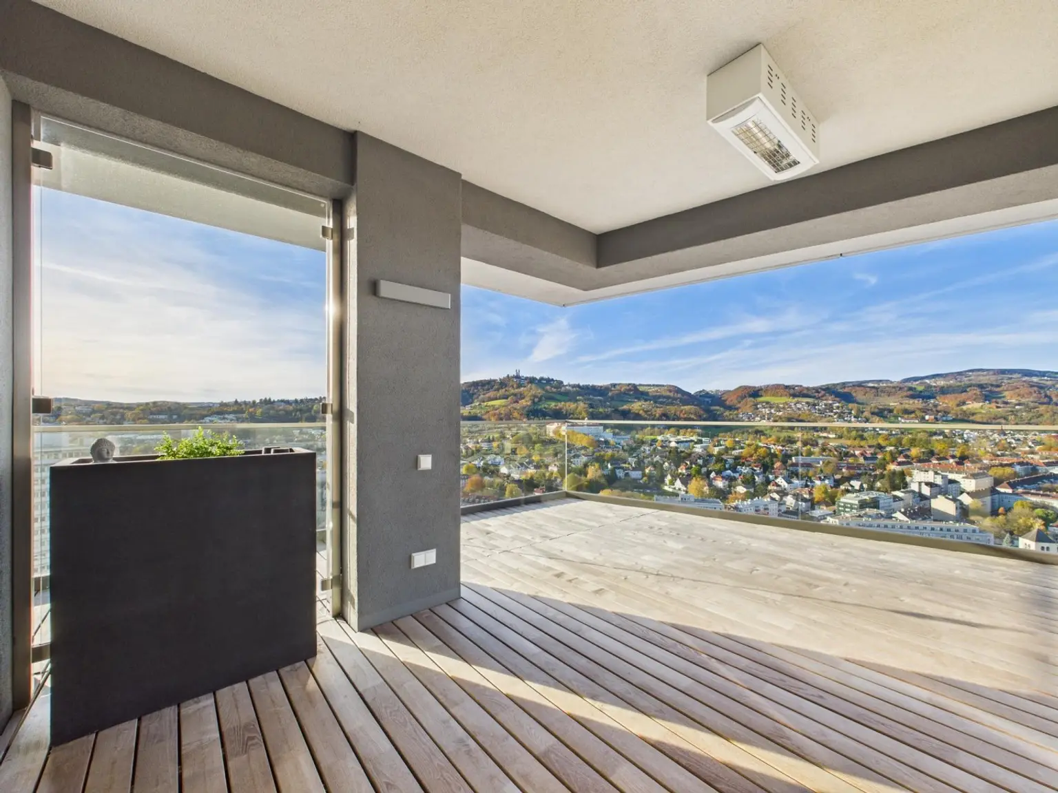 LINZ/URFAHR (BRUCKNER TOWER): EINE PERFEKTE WOHNKOMPOSITION-EIGENTUMSWOHNUNG 129,09 m² Wohnfläche + 64,15 m² Balkon + Tiefgaragenstellplätze