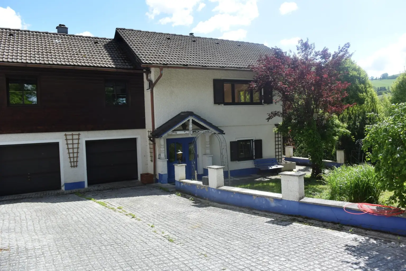 Wohnhaus mit Garten