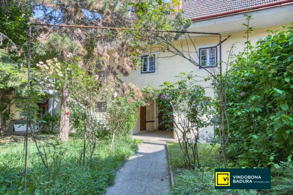 Wohnen mit Geschichte | Stilvoll sanierte 2-Zimmer-Wohnung I PROVISIONSFREI