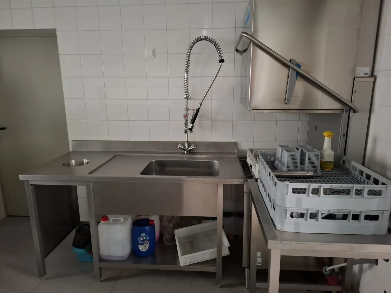 ECKLOKAL BEI EINKAUFSTRASSE IDEAL FÜR ASIA UND DELIVERY KONZEPT GASTROTEL IMMOBILIEN