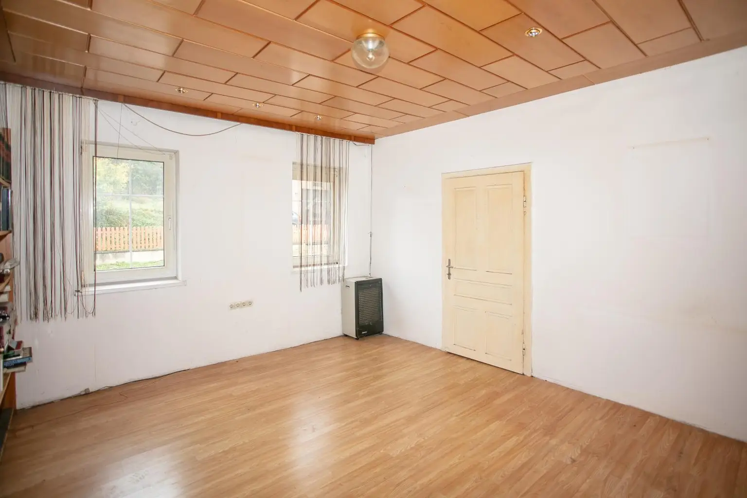 Kleines Haus mit uneinsehbaren Garten