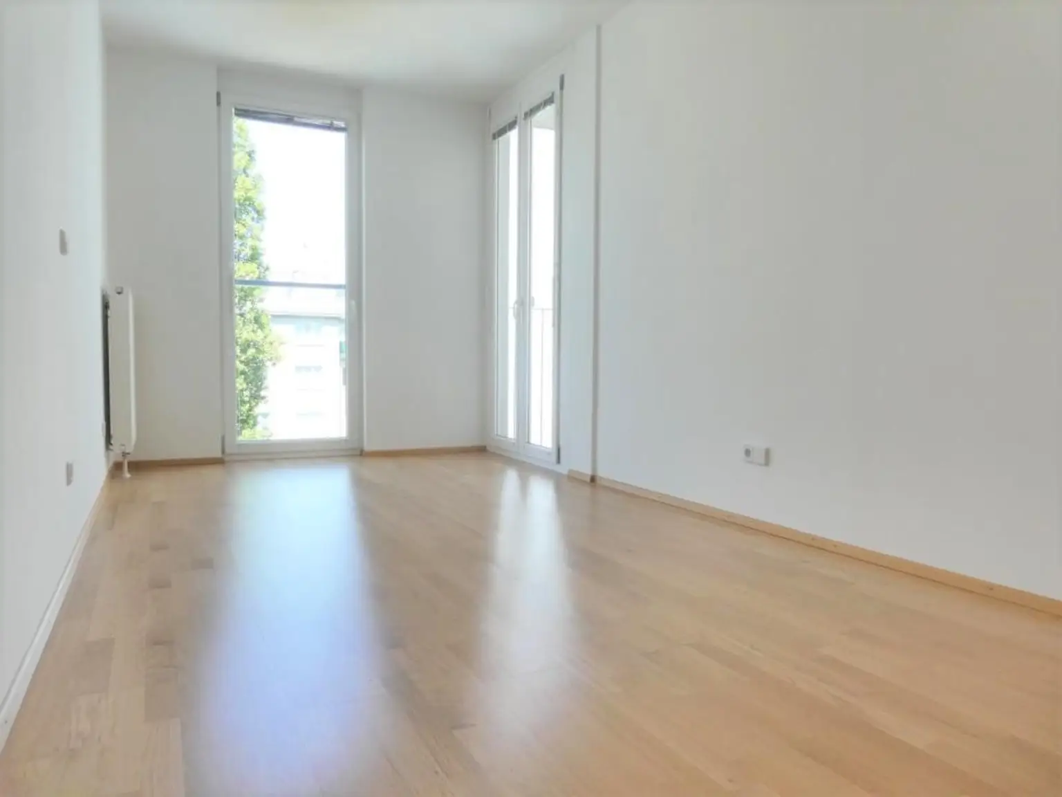 Zimmer 1 (auch Ausgang zum Balkon)