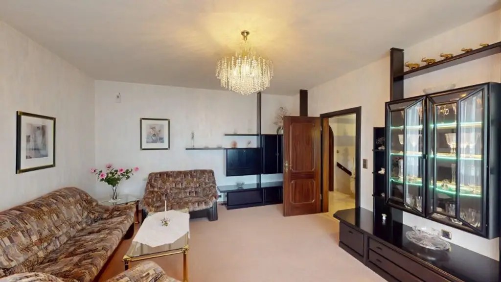 Einfamilienhaus in ruhiger Siedlungslage mit großem Garten (Pachtgrund)