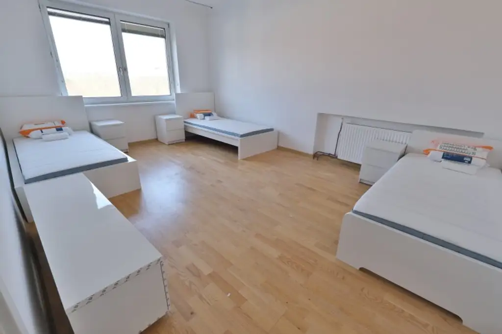 145 m² möblierte 5-Zimmer-Dachterrassenwohnung mit Untervermietrecht bzw. als WG / Arbeiterquartier
