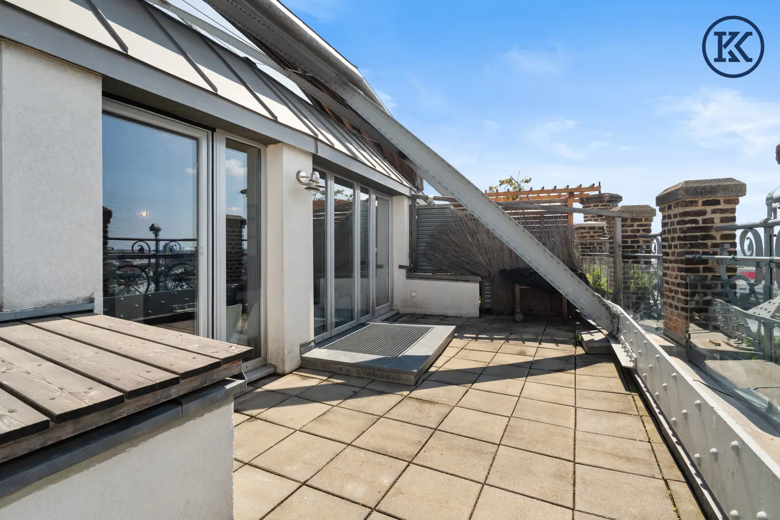 Traumhafte Maisonette-Wohnung direkt beim Gasometer – Wohnen mit Weitblick über Wien!
