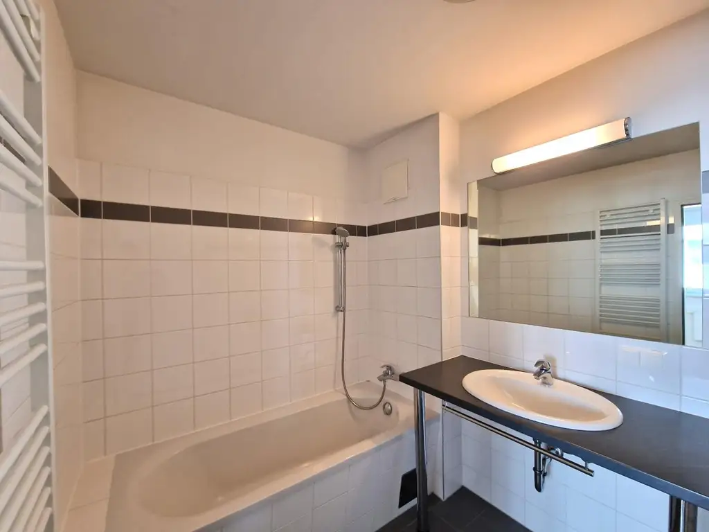 Moderne Neubauwohnung mit großem Balkon und Grünblick //Nähe Neubaugasse & U3 !!