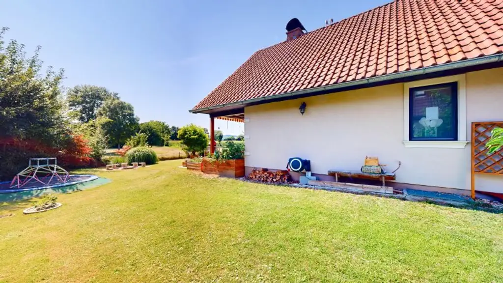 Entzückendes Einfamilienhaus mit großem Garten | 4 Zimmer | Terrasse und Balkon | Kamin