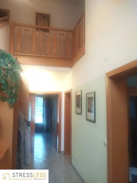 Großzügig geschnittenes Ein- / Zweifamilienhaus nur 3 Minuten vor der Wiener Stadtgrenze!