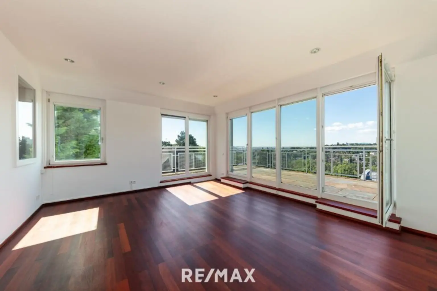 SCHAFBERG | PENTHOUSE | TERRASSEN UND DACHGARTEN | POOL | FERNBLICK