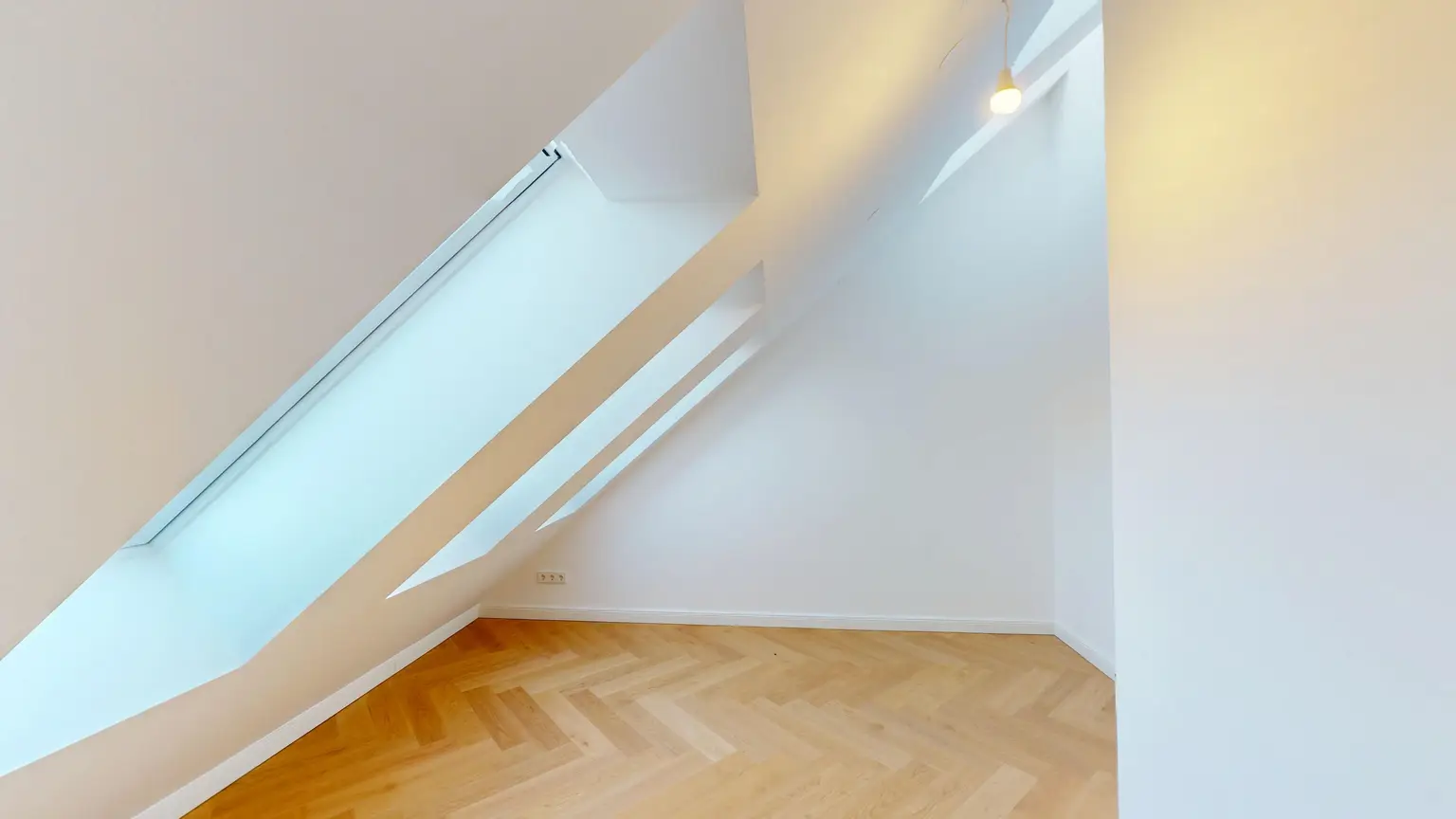 Traumhafte Dachwohnung im Hietzinger Cottage I Altbaujwel