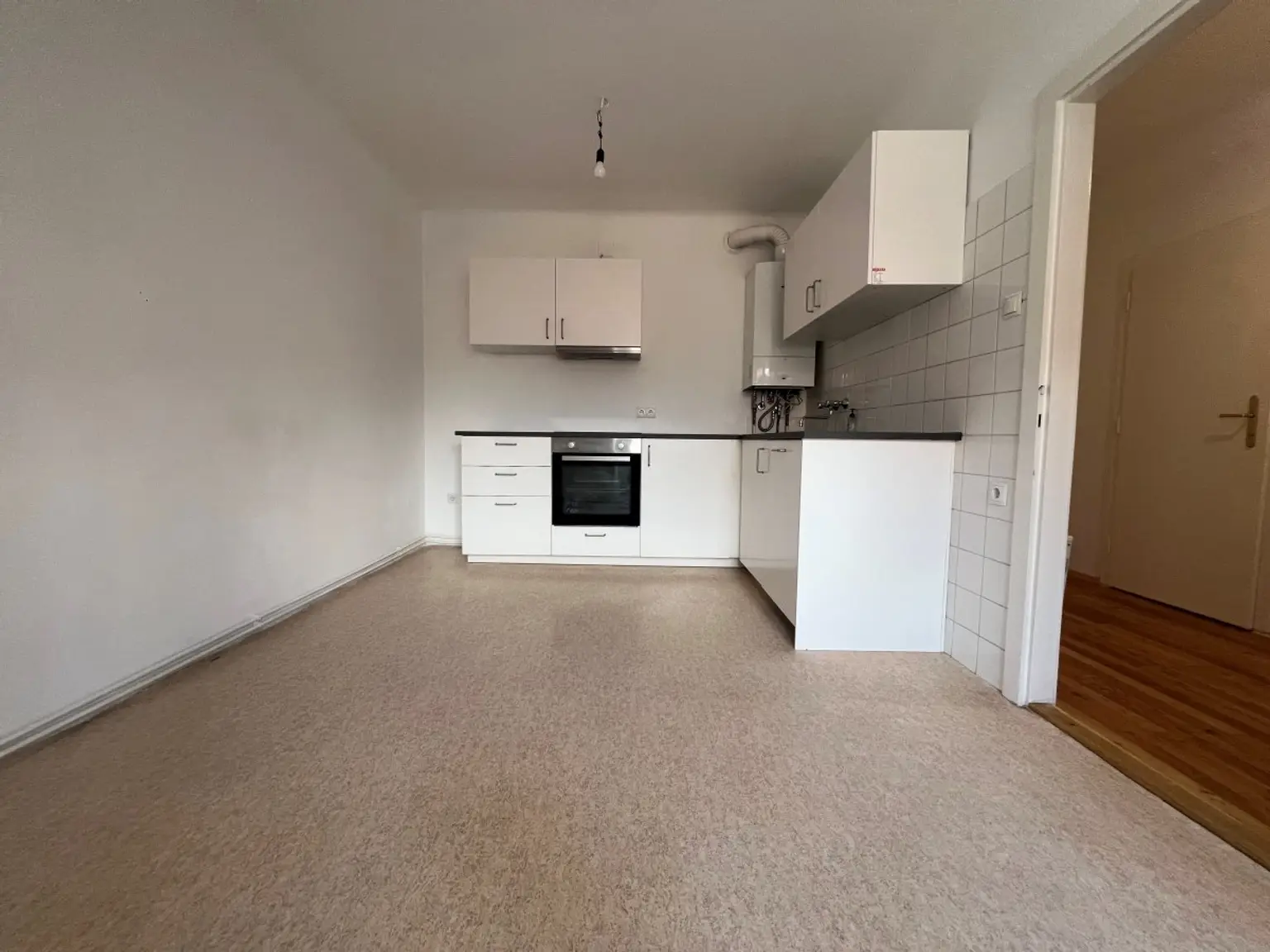 2 | HELLE und RUHIGE Wohnung - ZWEI Zimmer im DG | Prima Service Immobilien