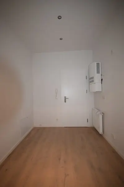 "STADTQUARTIER WEST - Neu renoviertes 2 Zimmer Atelier"