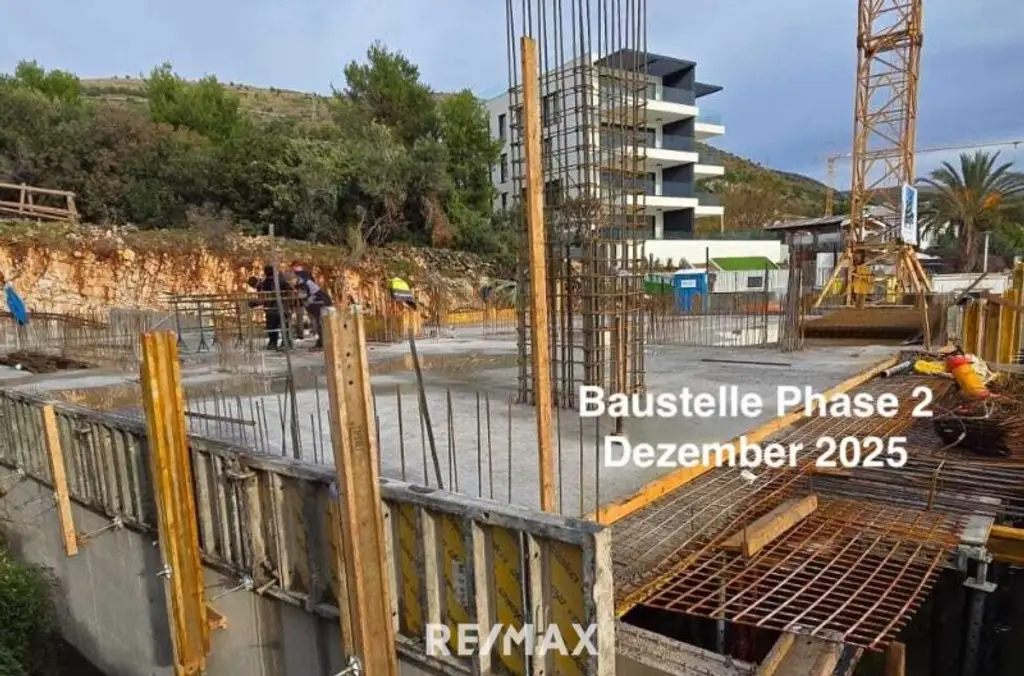 Traumhafte Ferienwohnung direkt am Meer bei Trogir / Kroatien: Erstbezug mit Pool und Terrasse!