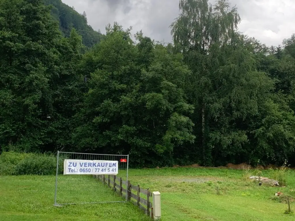 ebenes Baugrundstück  1159 m² -  Alt Ossiach  - ohne Bauverpflichtung - Mit weißer Gartenhütte  : )