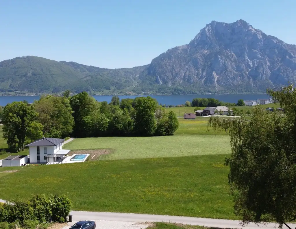 Prestige-Grundstück mit Traunsee-Panorama und Studie für eine Luxusvilla