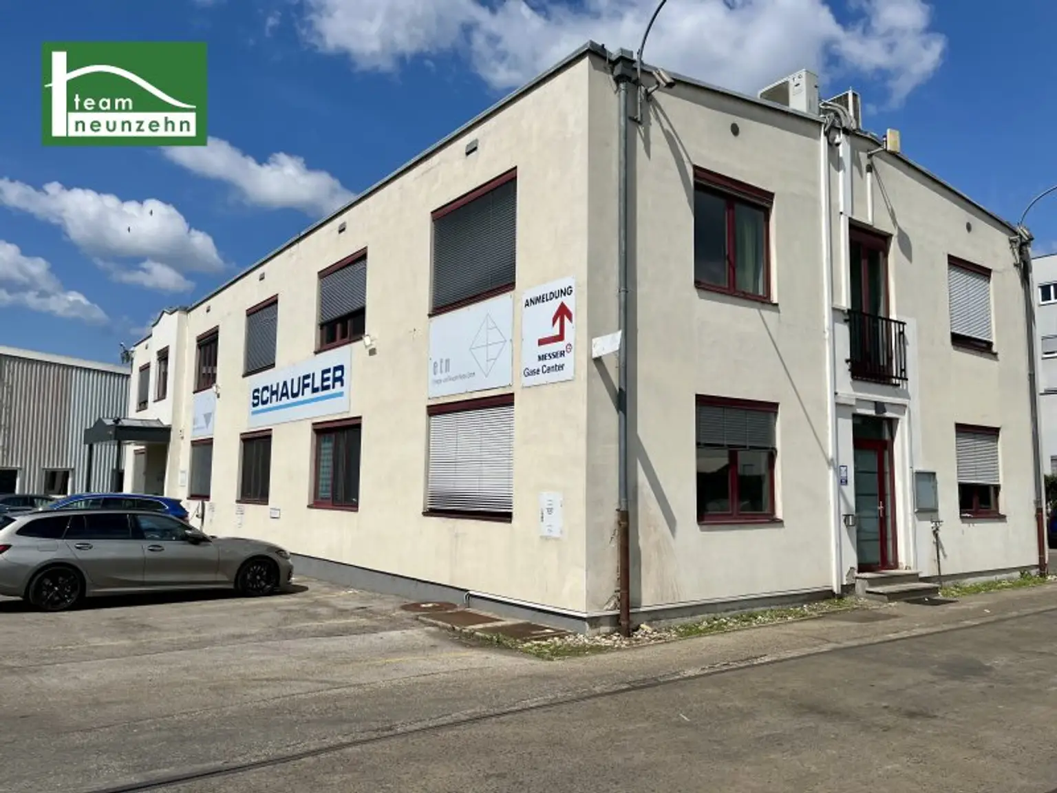 Büroflächen im Gewerbegebiet Strebersdorf. 1 gesamtes Stockwerk! 6 Parkplätze inkludiert!