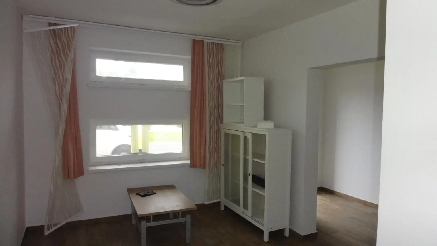Einfamilienhaus mit Nebengebäude