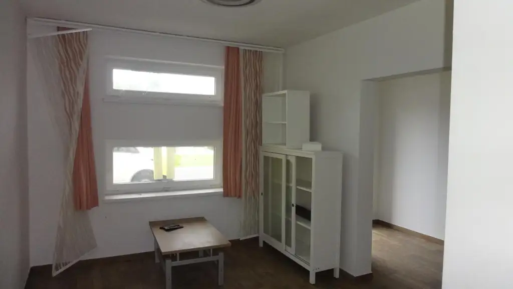 Einfamilienhaus mit Nebengebäude