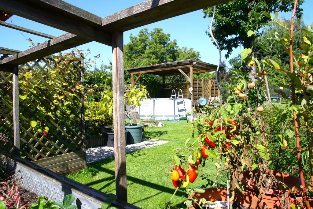Haus mit weitläufigem Garten