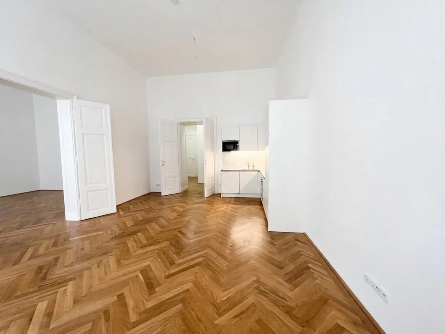 UNBEFRISTET: Charmante 2-Zimmer-Altbauwohnung im Herzen Wiens / Charming apartment in an old-style building in the heart of Vienna
