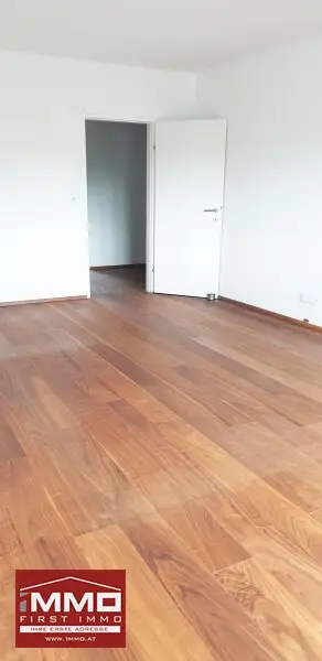 Günstige Gelegenheit * 3-Zimmer + LOGGIA + Stellplatz * Nähe RINGSTRASSE