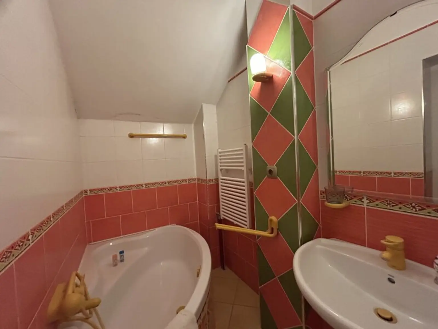 +++ Exklusive Villa im Herzen von Szombathely – Ruheoase auf rund 5300 m² +++