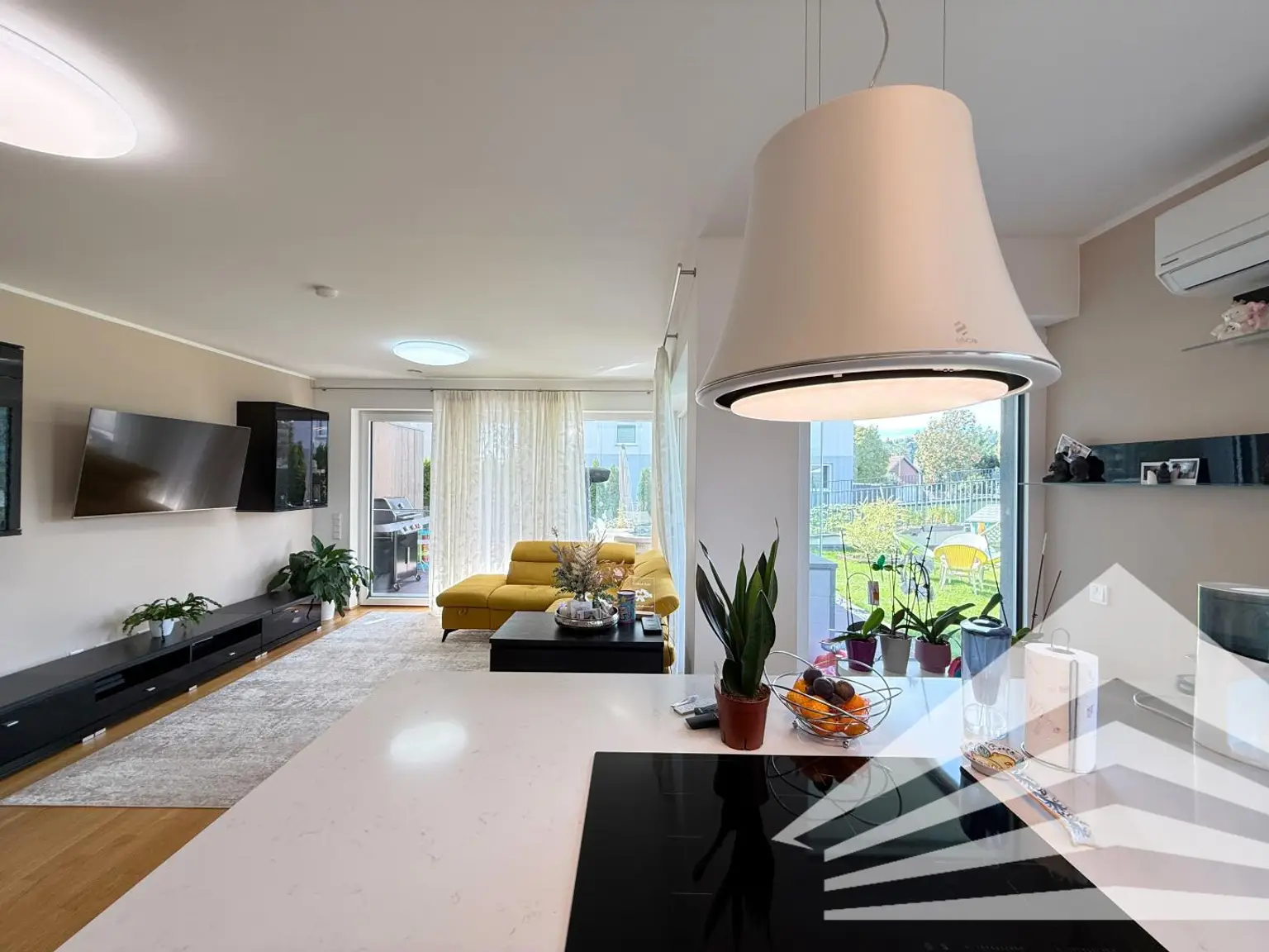 Moderne 3 Zimmerwohnung mit 177 m² Eigengarten in Linz/Pichling!