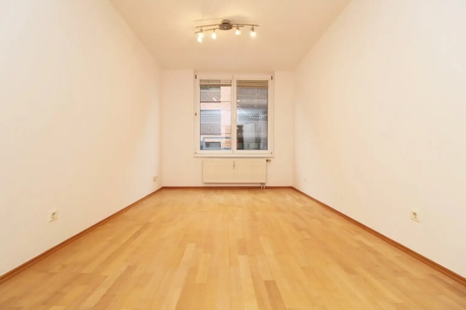 Ab 15. Dezember! Nahe U3! Zentrale 2-Zimmer-Wohnung inkl. Stellplatz zu vermieten!