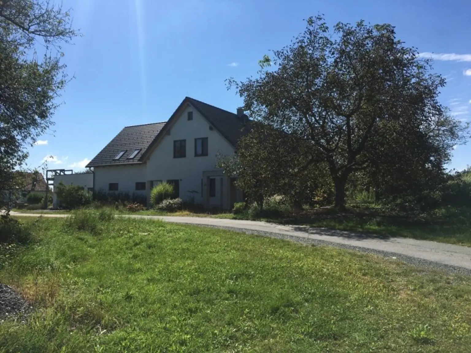 Großer Dreikant-Hof mit vielfältiger Nutzungsmöglichkeit; Wohngemeinschaft, Großfamilie, Seminare, landwirtschaftliche Aktivitäten
